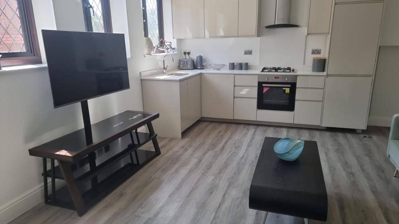 Jasmin Apartments - Luxury 1 & 2 Bedroom Units With Free Parking Bushey Ngoại thất bức ảnh