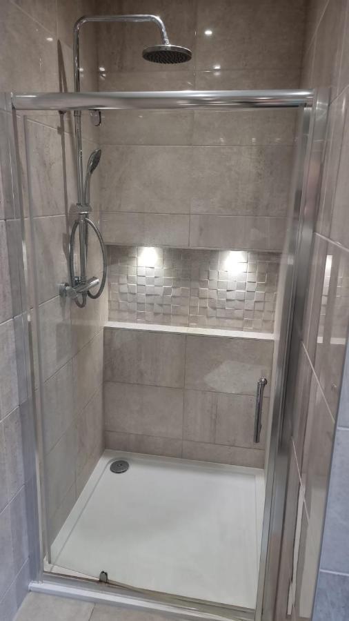 Jasmin Apartments - Luxury 1 & 2 Bedroom Units With Free Parking Bushey Ngoại thất bức ảnh