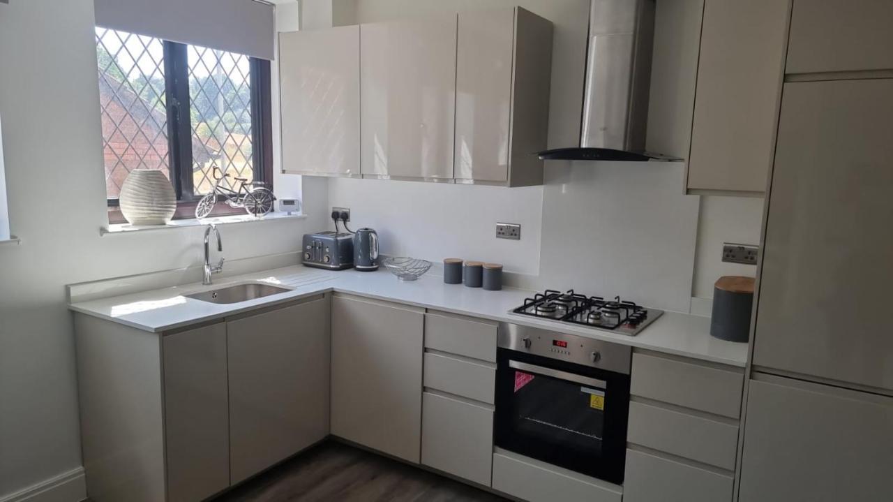 Jasmin Apartments - Luxury 1 & 2 Bedroom Units With Free Parking Bushey Ngoại thất bức ảnh
